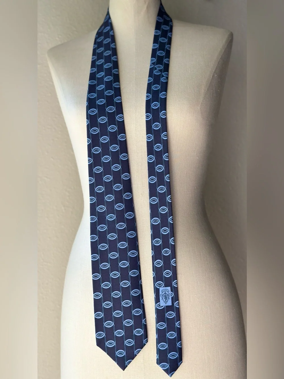 Gucci Tie Blue Interlocking Chain Pattern Made in Italy 100% Silk